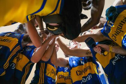 Boca Juniors, el campeón vigente de la Liga, se ubica tercero en la temporada 2024/2025, con 11 victorias y 4 caídas; debe empezar a revertir un historial muy desfavorable frente a Quimsa, que en torneos argentinos lo supera por 32 a 18.