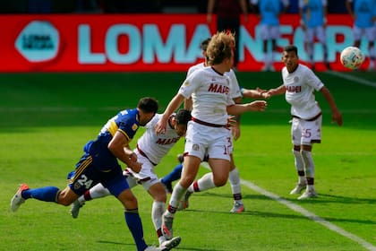 Boca - Lanús, por la Copa de la Liga: el equipo de Russo gana con gol de cabeza de Izquierdoz, tras un córner de Pavón, y se mete en los cuartos de final