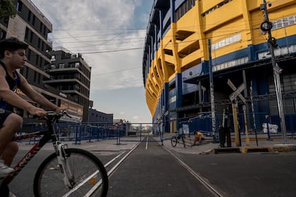 Boca procura el aval del Gobierno nacional y del de la Ciudad para llevar la capacidad de la Bombonera a 80.000 espectadores.