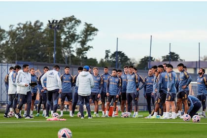 Boca se entrena en Ezeiza a la espera de más refuerzos