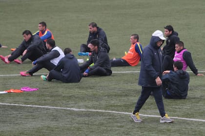 Boca se entrenó bajo la lluvia pensando en Huracán