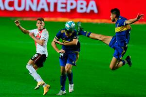 Boca se juega a fondo en la defensa: Carlos Izquierdoz arriesga y Carlos Zambrano parece un karateca; Braian Romero, de River, una de las cartas goleadoras de Marcelo Gallardo