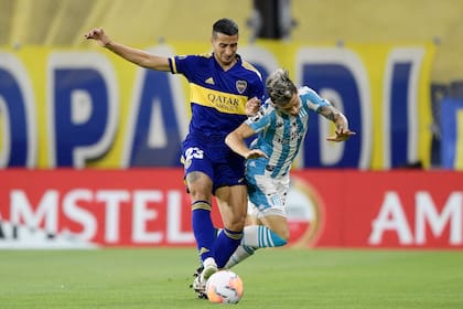Diego González le gana la posición a Héctor Fértoli. El "Pulpo" fue una de las grandes figuras de Boca.