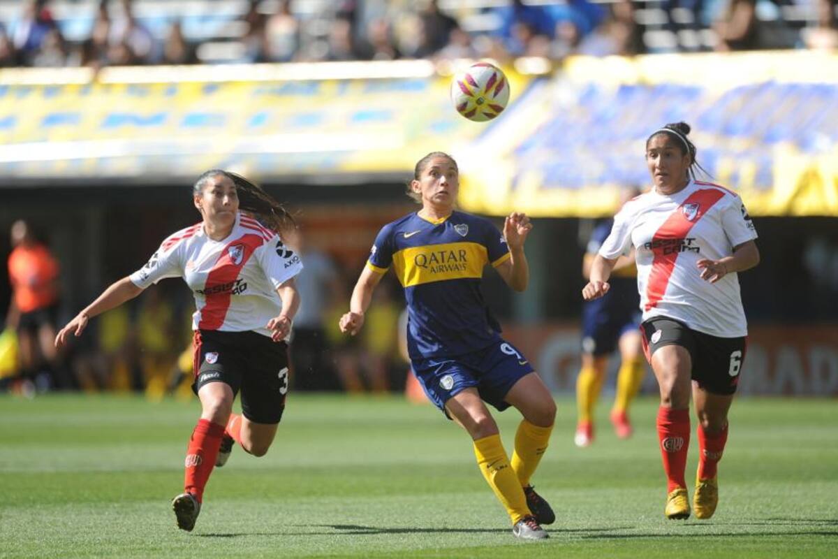 Boca y River juegan el primer partido femenino profesional