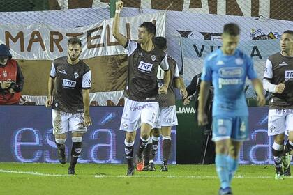 Bocchino celebra el gol del triunfo de Platense