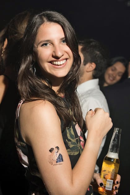 Tania Macri, sobrina del presidente (hija de Gianfranco Macri y Eliane Badessich) cursó primario y secundario en el colegio con Angie, la novia.