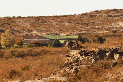Bodega construida al pie de la barda, en Valle Azul, por la condesa Cinzano