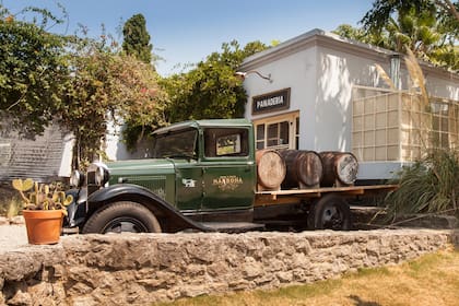 Bodega Narbona, un hito de la ruta del vino local.
