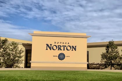 Bodega Norton es uno de los nombres más emblemáticos de la industria vitivinícola y fue fundada en 1895 por el inglés Edmund Norton