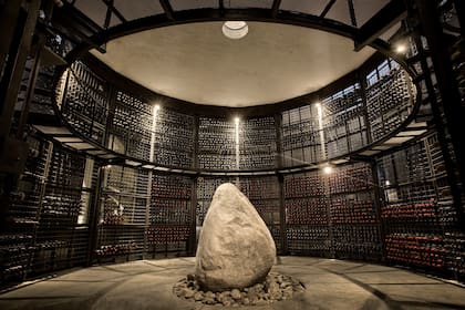 Bodega Zuccardi, en el Valle de Uco, construida con piedras, agua y arena de la zona