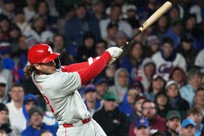 Bohm conecta elevado de sacrificio en la 10ma y Filis vencen 3-1 a Cachorros