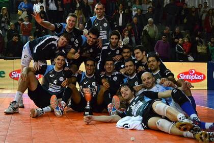 Bolívar conquistó el primer título de la temporada
