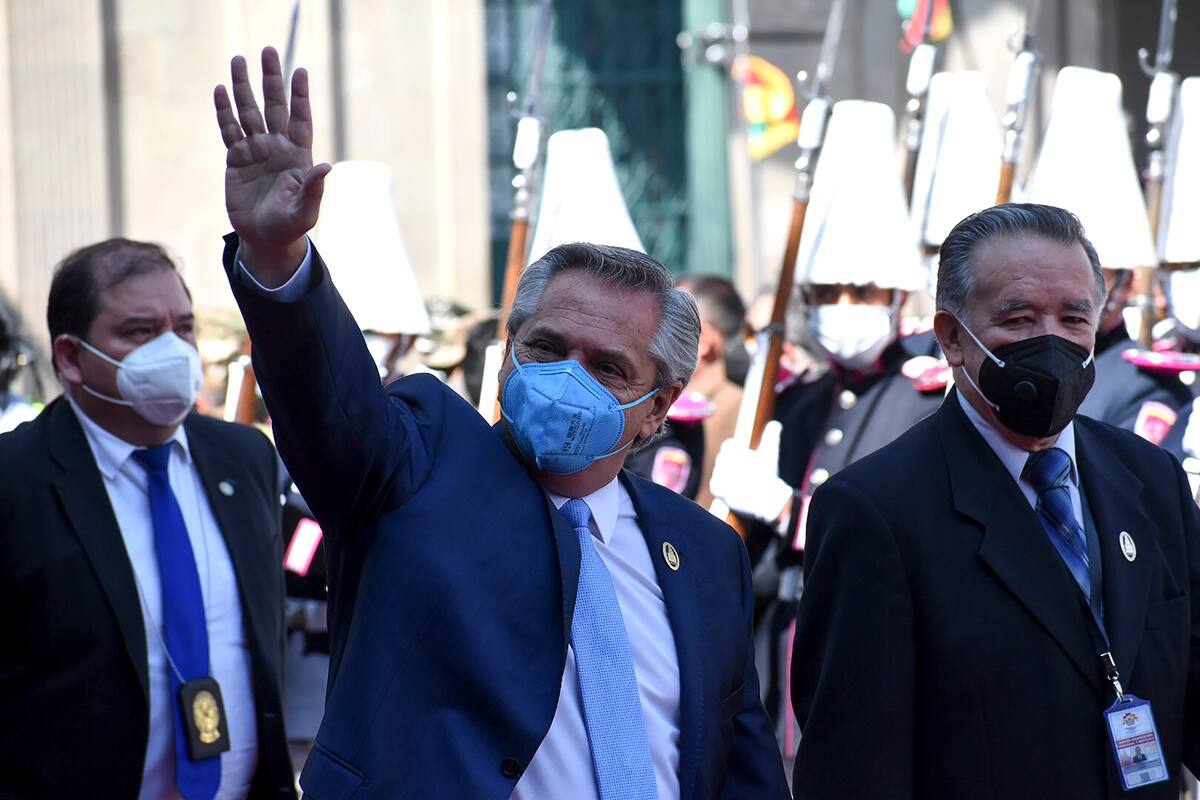 Bolivia: Asunción de Luis Arce, el nuevo presidente. LLegada de Alberto Fernández