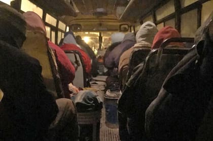 El colectivo se llama "cuadrilla" y viaja lleno de trabajadores