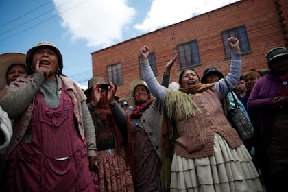 Bolivia. Mujeres de El Alto reivindican a Evo Morales luego de que el expresidente renunciara tras un intento de fraude, el 20 de noviembre en las afueras de La Paz