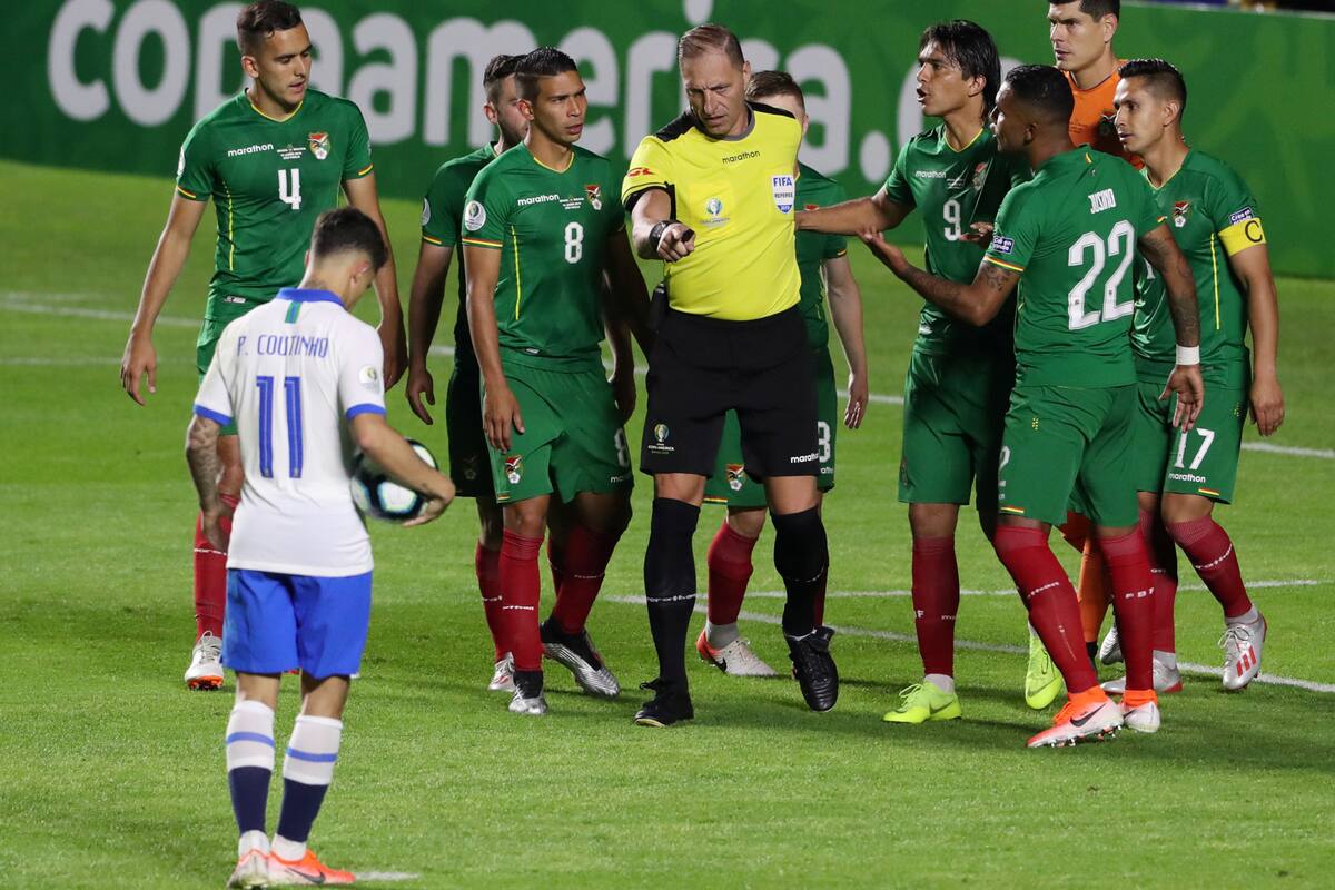 Bolivia protesta, pero Pitana no duda: fue penal