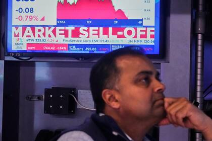 Bolsas de EEUU caen tras retroceso de Nvidia y recrudecimiento de guerra comercial de Trump