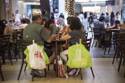 Un shopping en Chile, donde el consumo se mantiene