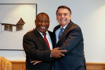 Bolsonaro, con el presidente sudafricano, Ramaphosa