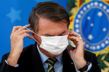 Bolsonaro enfrenta una ola de críticas por su gestión en la crisis del coronavirus