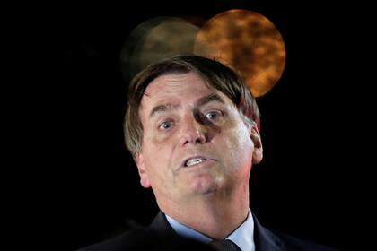 Bolsonaro pide "un día de ayuno y oración" contra el coronavirus