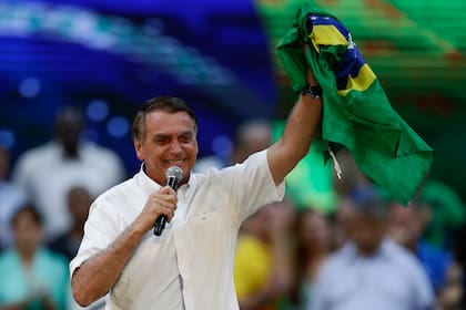Bolsonaro redujo impuestos y logró que en julio bajara fuerte la inflación