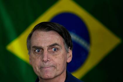 Bolsonaro votó por la mañana e hizo hoy su primera aparición pública después de la puñalada que casi terminó con su vida el 6 de septiembre y que lo mantuvo tres semanas en el hospital
