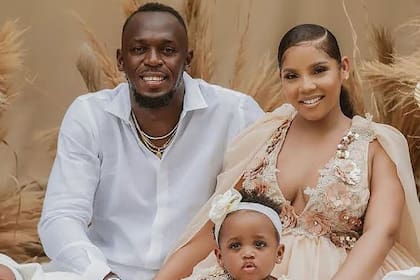 Bolt y su esposa Kasi compartieron una sorpresiva foto familiar en el Día del Padre