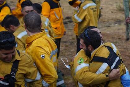 Bomberos de Córdoba en Santo Tomé festejan la llegada de las lluvias