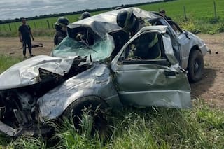 Dos víctimas fatales al volcar una camioneta en la llamada “ruta de la muerte”