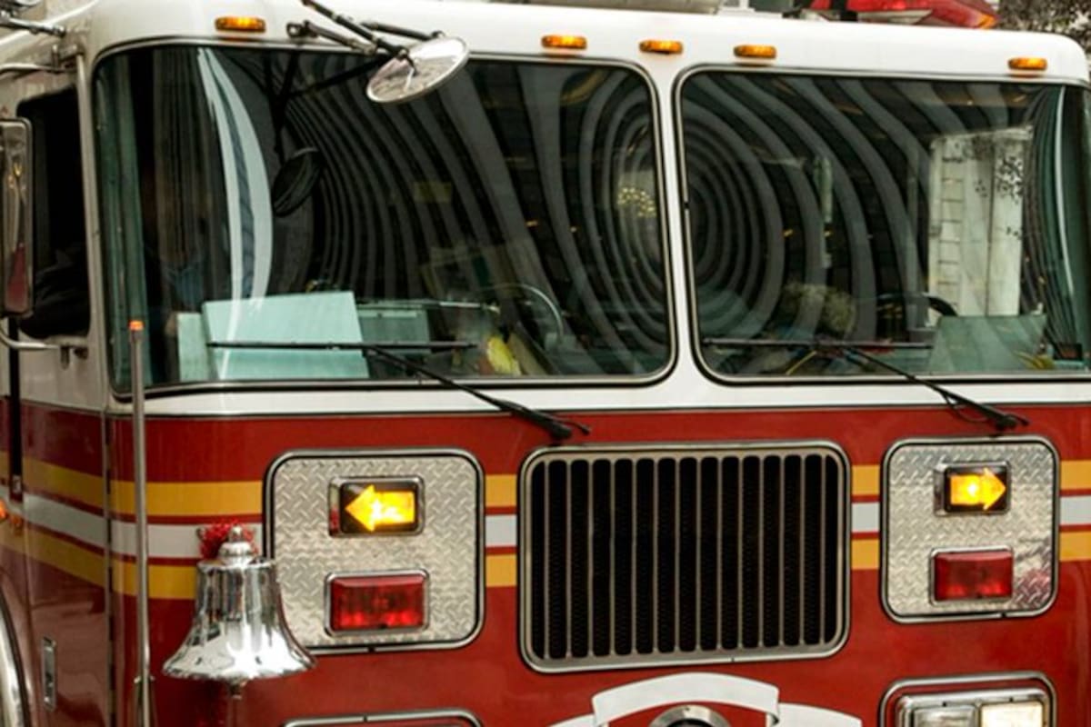 Bomberos en la zona del nuevo colapso