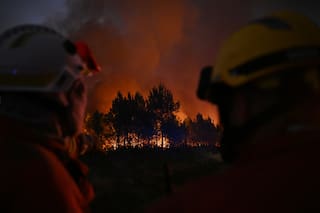 Una ola de calor amenaza con reavivar el megaincendio de Francia cerca de Burdeos