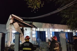 Se derrumbó el techo del hall de ingreso a una escuela primaria: clases suspendidas y peritaje