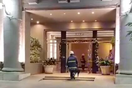 Bomberos trabajaron en el incendio desatado en el Palacio Alcorta