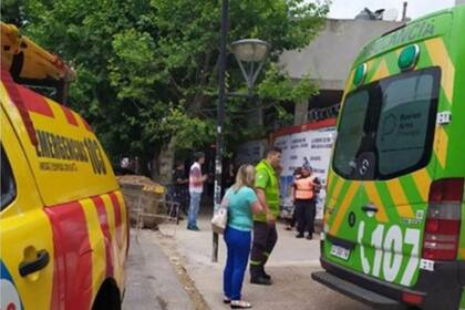 Bomberos y servicios de emergencias trabajaban en el lugar