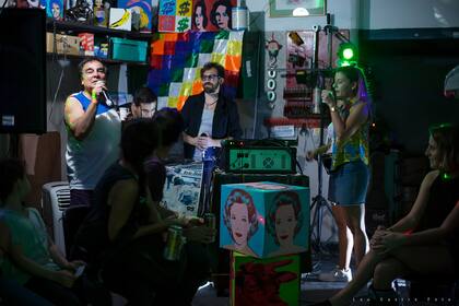 Bombon Vecinal presenta El karaoke de Pini