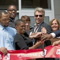 El complejo residencial de Bon Jovi para personas sin techo: “La forma más eficaz de acabar con la falta de viviendas es con casas asequibles”