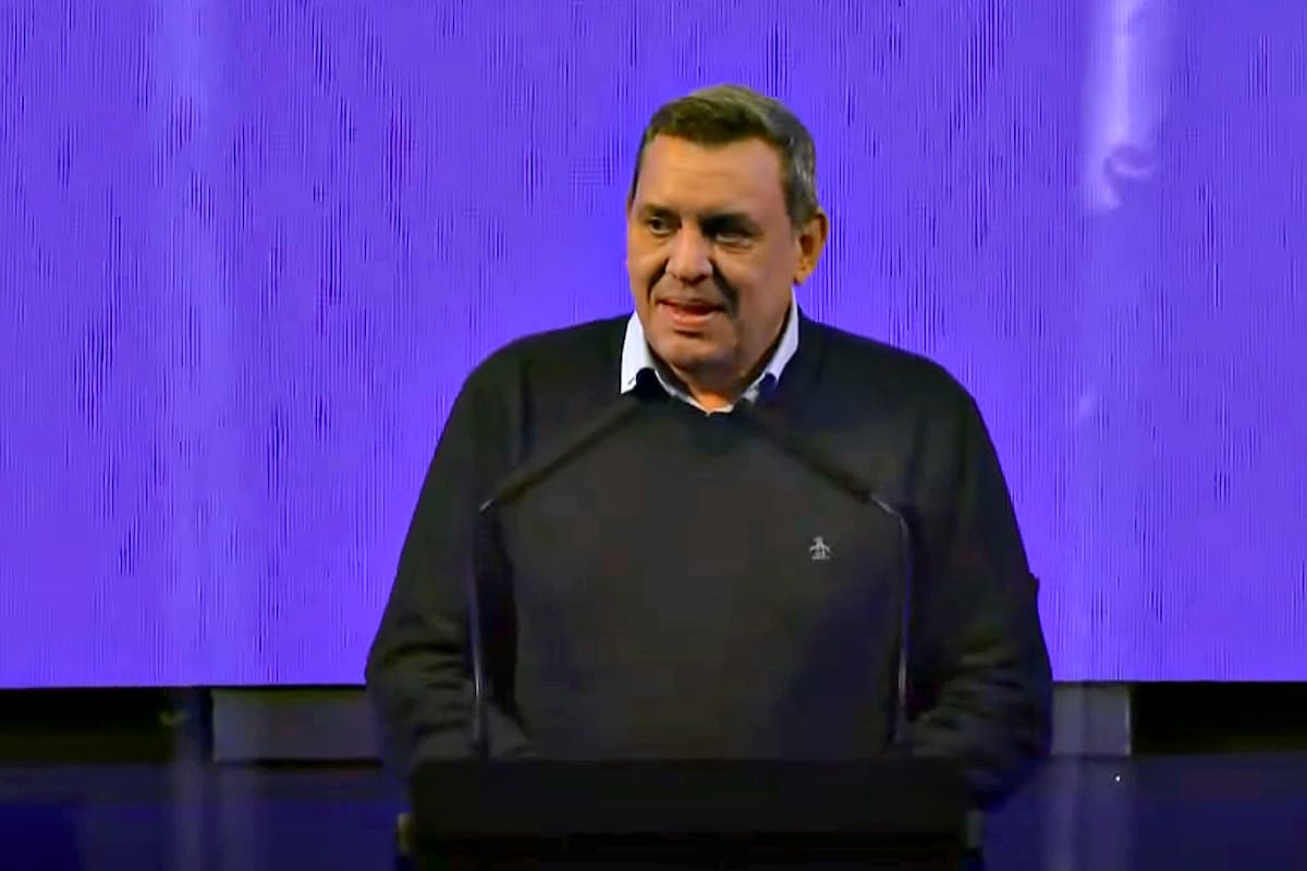 Bondarenko en el acto libertario en la ciudad de La Plata.
