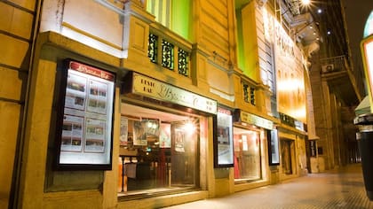 Bondiola a la cerveza negra con manzanas y batatas, la delicia que propone La Biblioteca