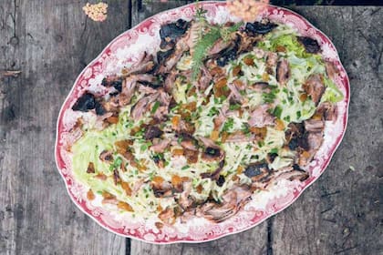 Bondiola braseada con lechuga