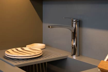 Bonnie monocomando para mesada de cocina, una grifería de alta gama que por su diseño puede adaptarse a diferentes estilos.