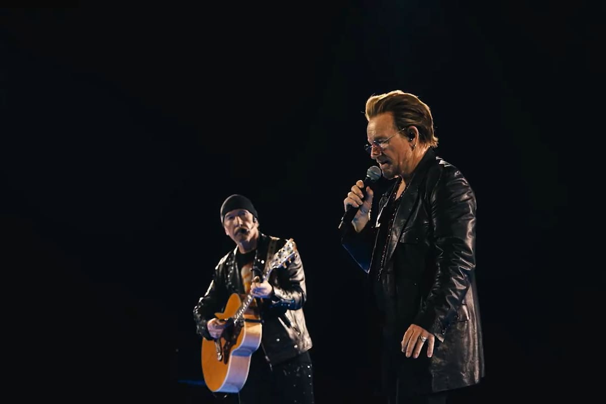 Bono, el cantante de U2, durante el show en el que le dedicó unas palabras al fallecido Alexei Navalny