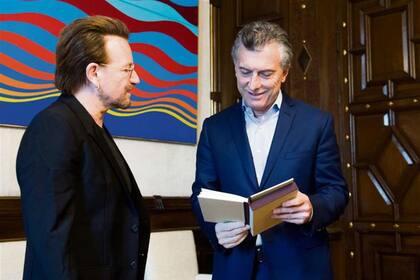 Bono visitó al Presidente Macri el año pasado en la Casa Rosada