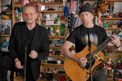 Bono y The Edge en el concierto Tiny Desk, de NPR