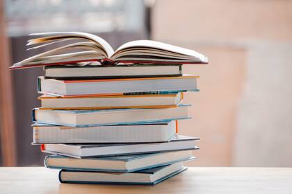 Bookster es una app que ofrece resúmenes de libros en audio y en texto, de 15 minutos de duración