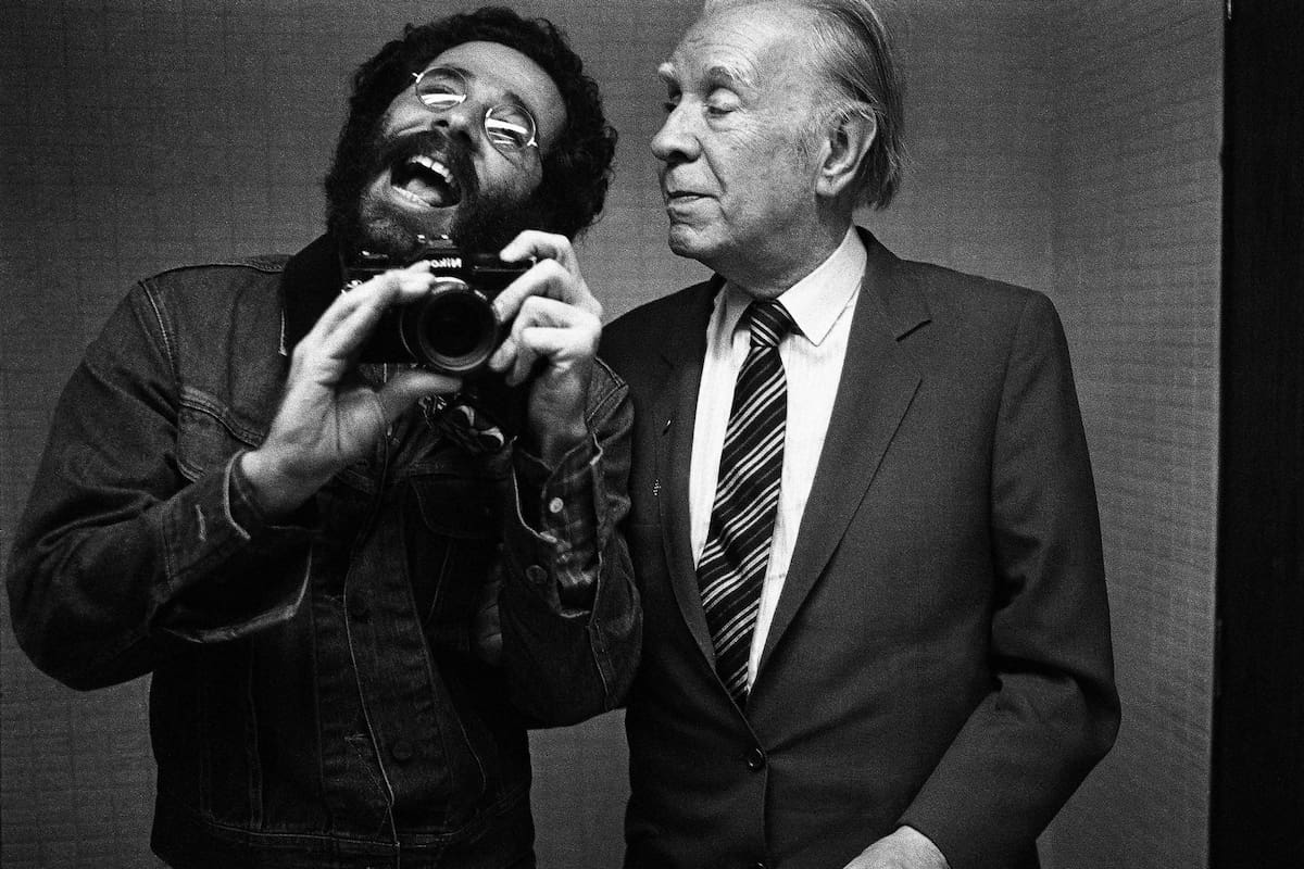 Borges, Gabo, Saramago, Talese... En 40 años, es larga la lista de celebridades que posaron despojados de la solemnidad del escritor