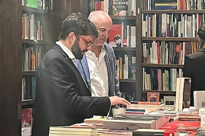 Boric fue a comprar libros a Eterna Cadencia, en Palermo