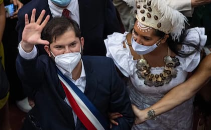 Boric, junto a su jefa de protocolo