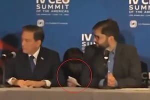 Boric tuvo que rectificarse luego de que le pasaran un papelito con la información correcta
