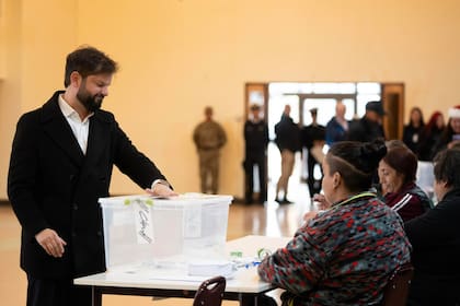 Boric votó en el liceo Alto Cordillera, en la comuna de La Florida (Foto: @gabrielboric)